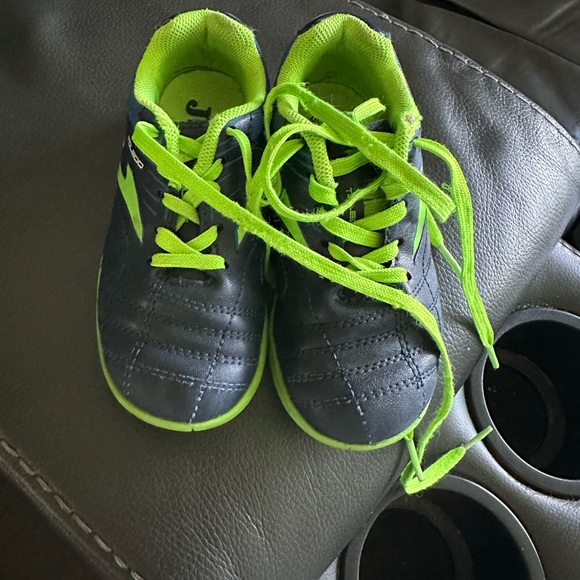 Joma turf soccer cleats for toddler size 8 - Picture 2 of 3